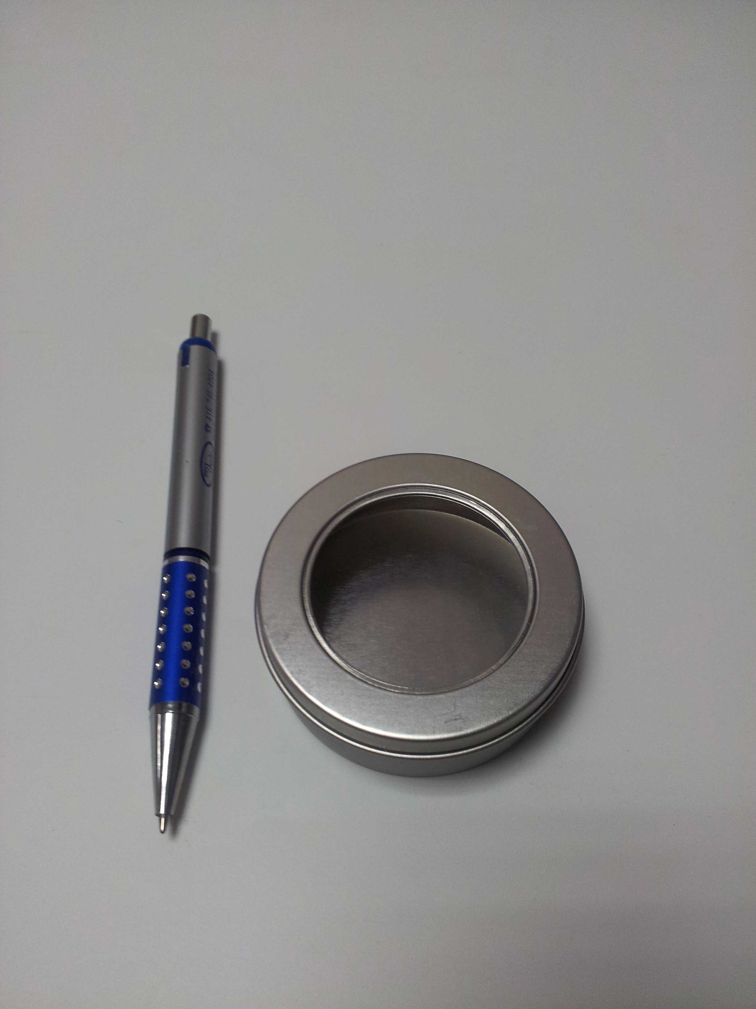 קופסאת סוכריות עם מכסה וחלון פי.וי. סי