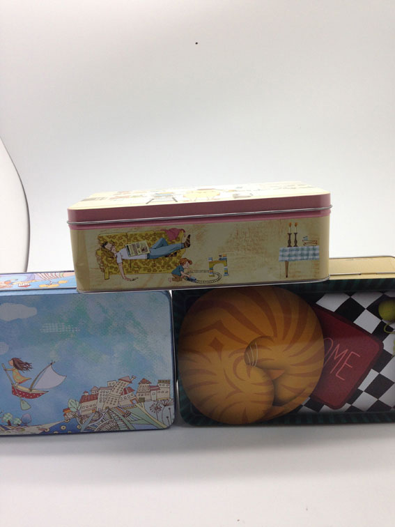 קופסאות צבעוניות במגוון גרפיקות במלאי