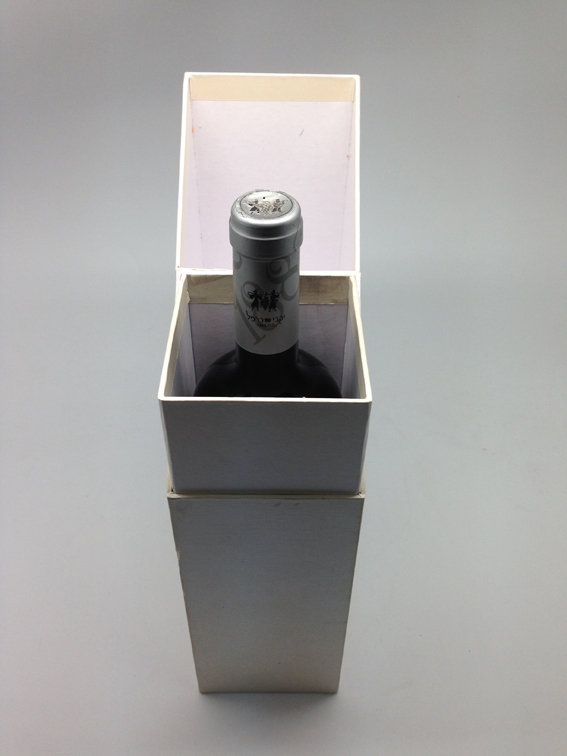 מארז יין מקרטון קשיח עם פתיחה מלמעלה